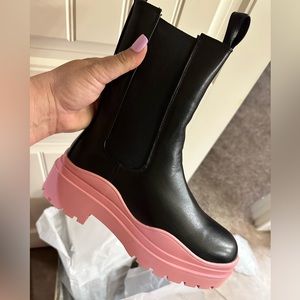 Azale Wang boots size 9